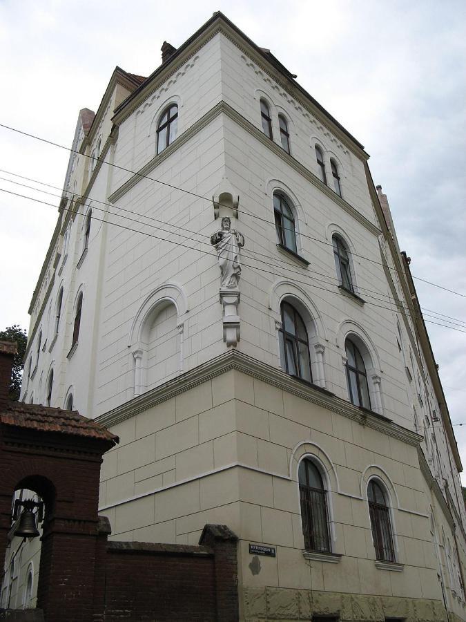 Вул Краківська 34 Не Далеко Від Ж Д Вокзалу Звітні Документи Daire Lviv Dış mekan fotoğraf